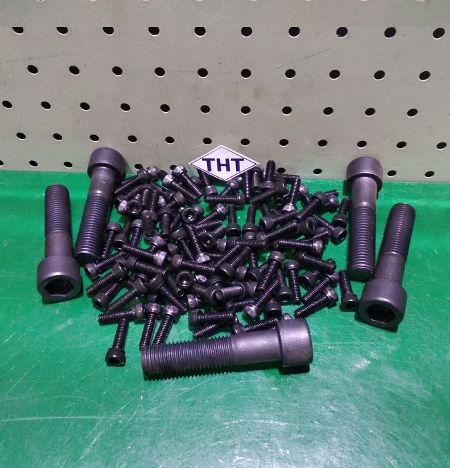 Bu lông lục giác chìm M10X40